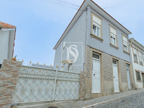 Moradia T4 Renovada em Guifões