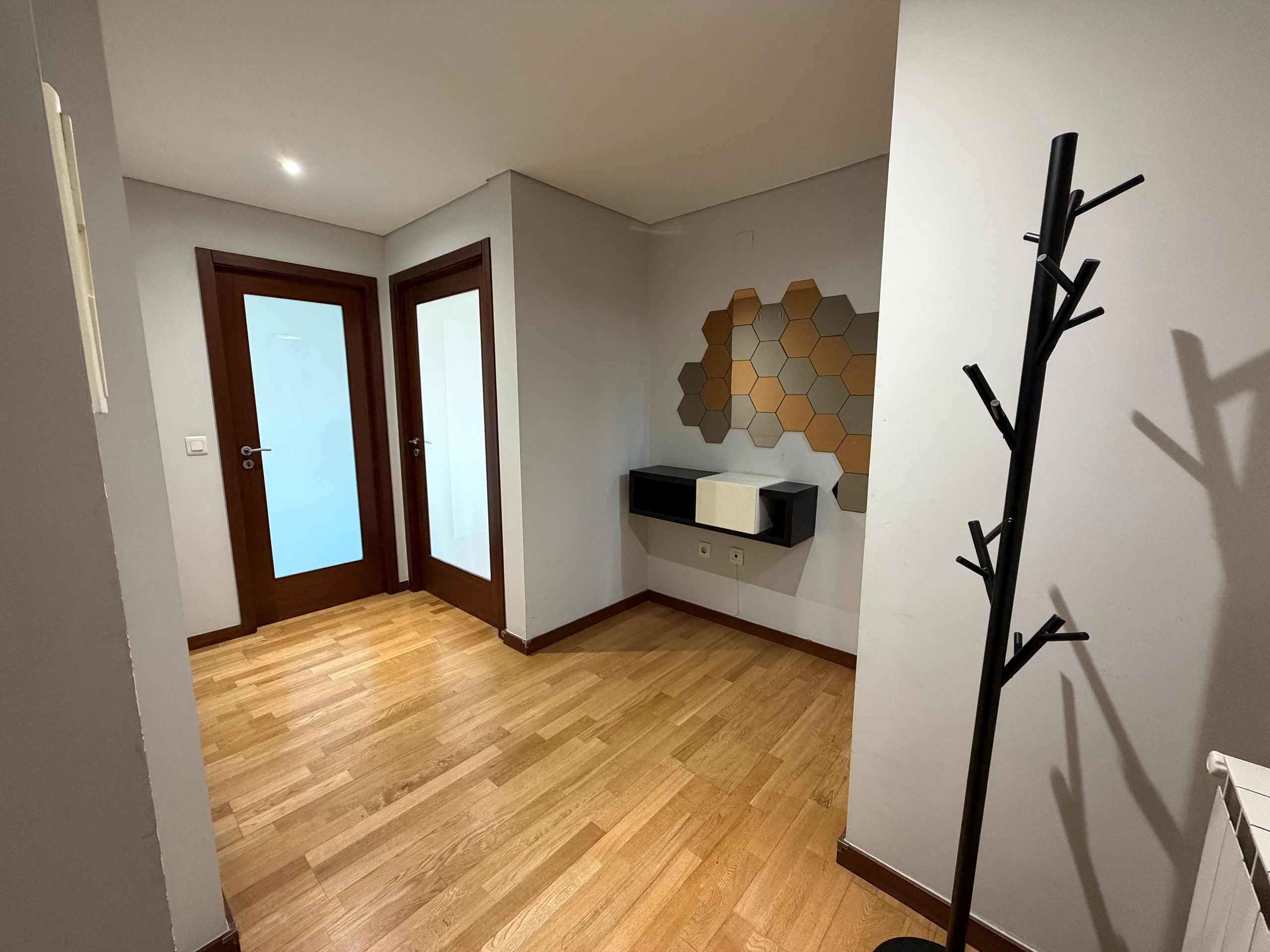 T2 Mobilado e Equipado com Garagem 				 Localização Premium na Rua do Conde de Campo Bello – Porto